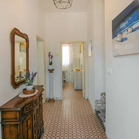In Pozzi With Kitchen